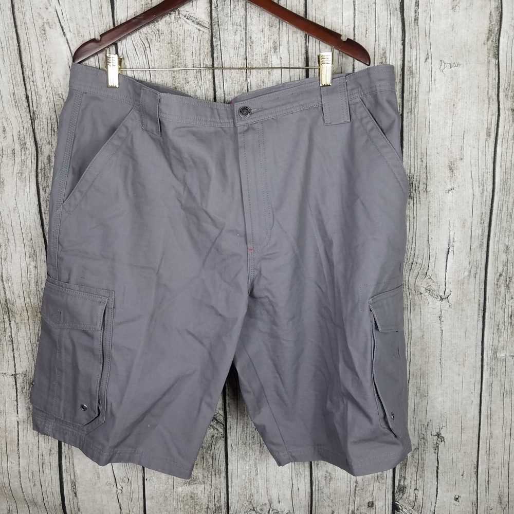craftsman Gray Cargo Shorts Size 42X11.

Waist app